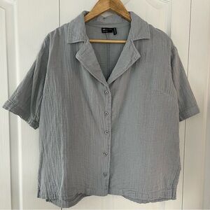Asos Design Gray Gauzy Cotton Short Sleeve Button-Up Women Shirt Size 4.
